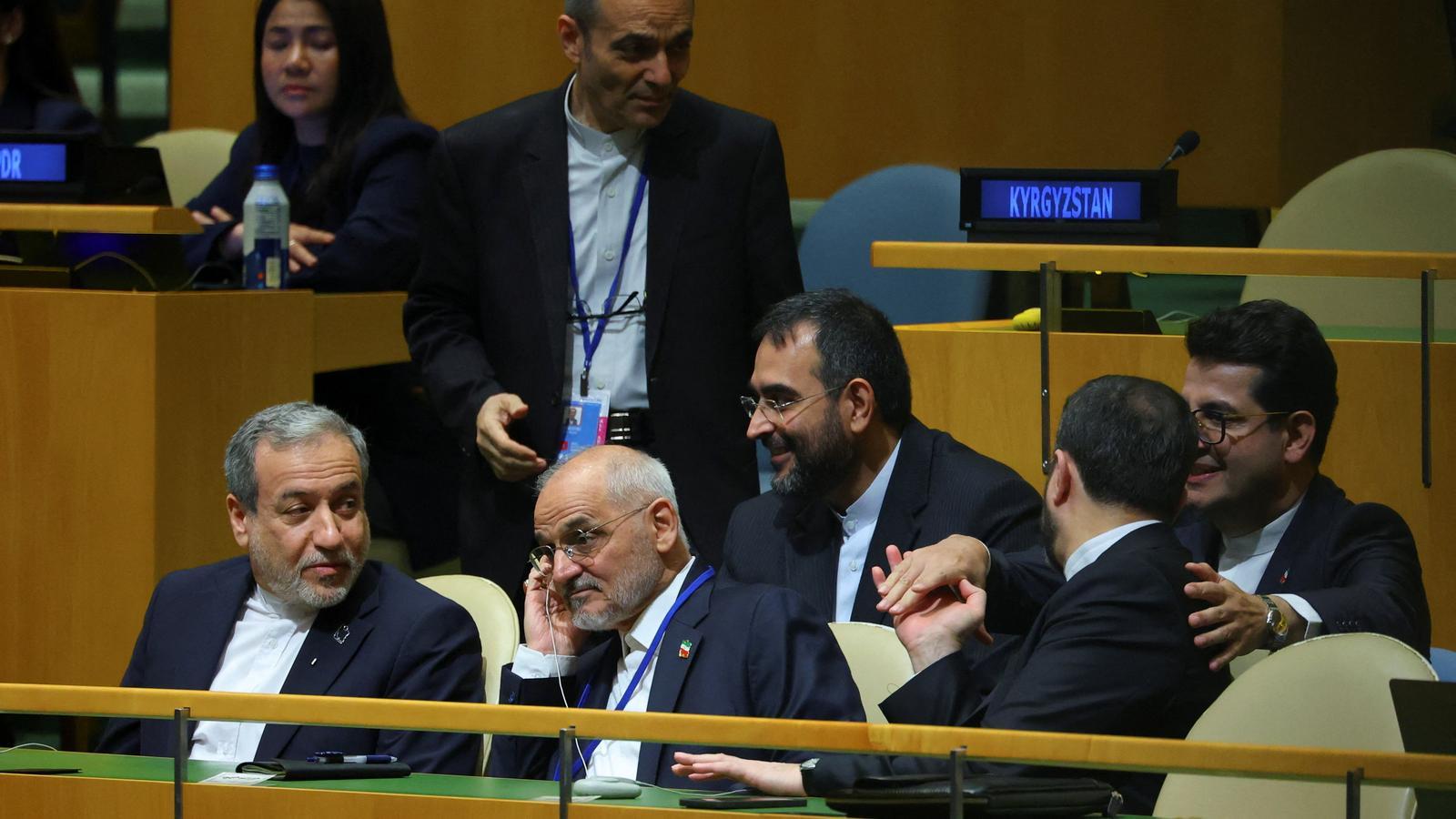 El ministro de Asuntos Exteriores de Irán, Abbas Araghchi, y otros delegados asisten a la 81a Asamblea General de las Naciones Unidas.