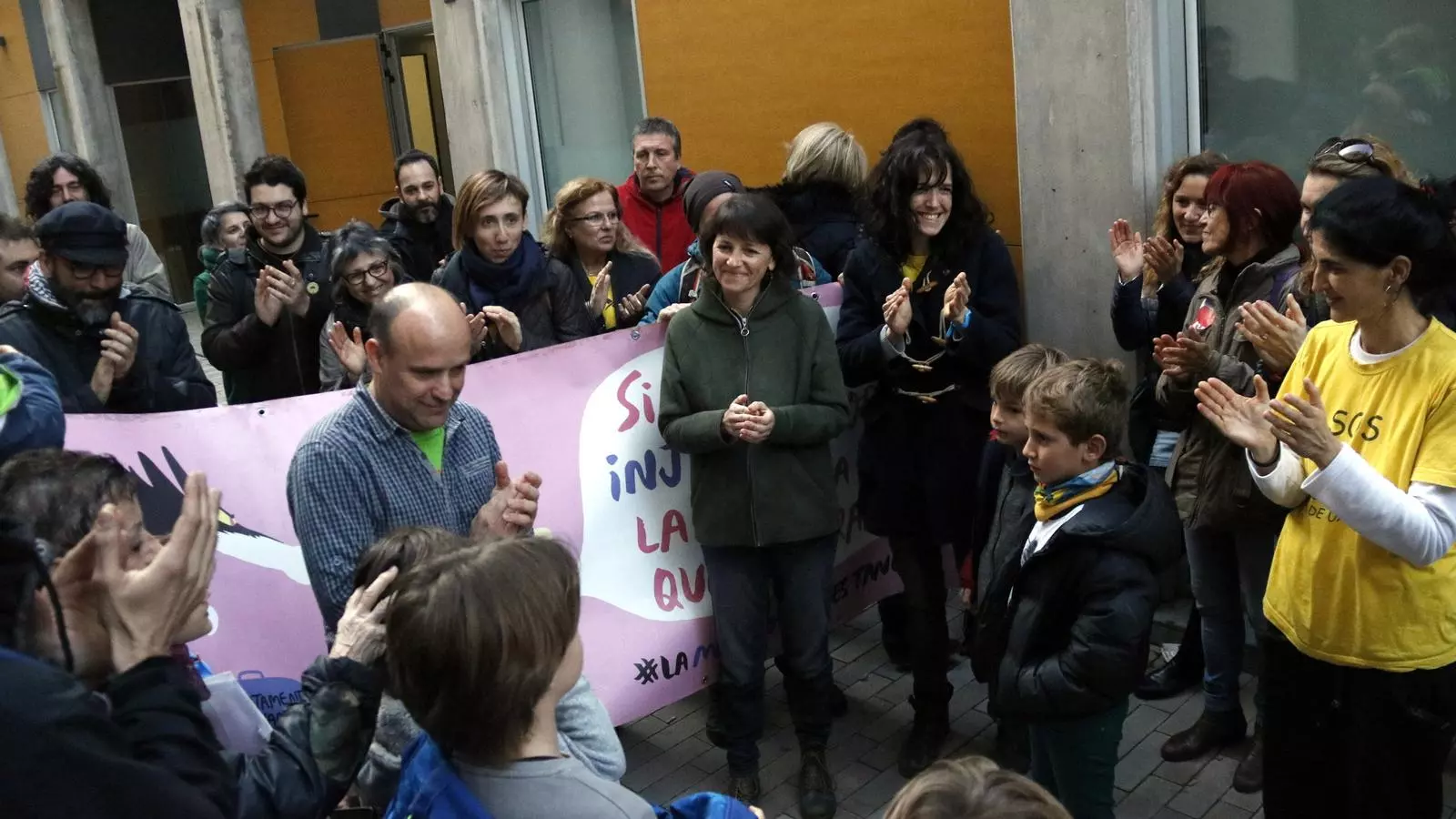 El pares de Premià abandonen la protesta a la seu d'Ensenyament a canvi d'una reunió que es farà dilluns