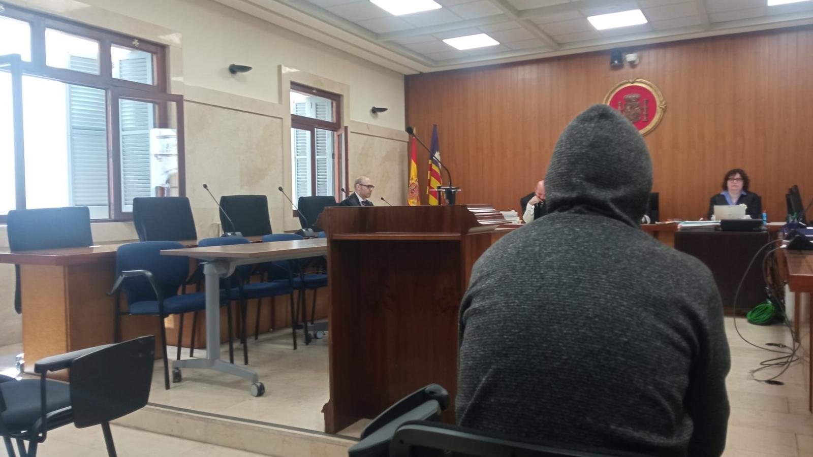 El condenado por violar a su hijastra.