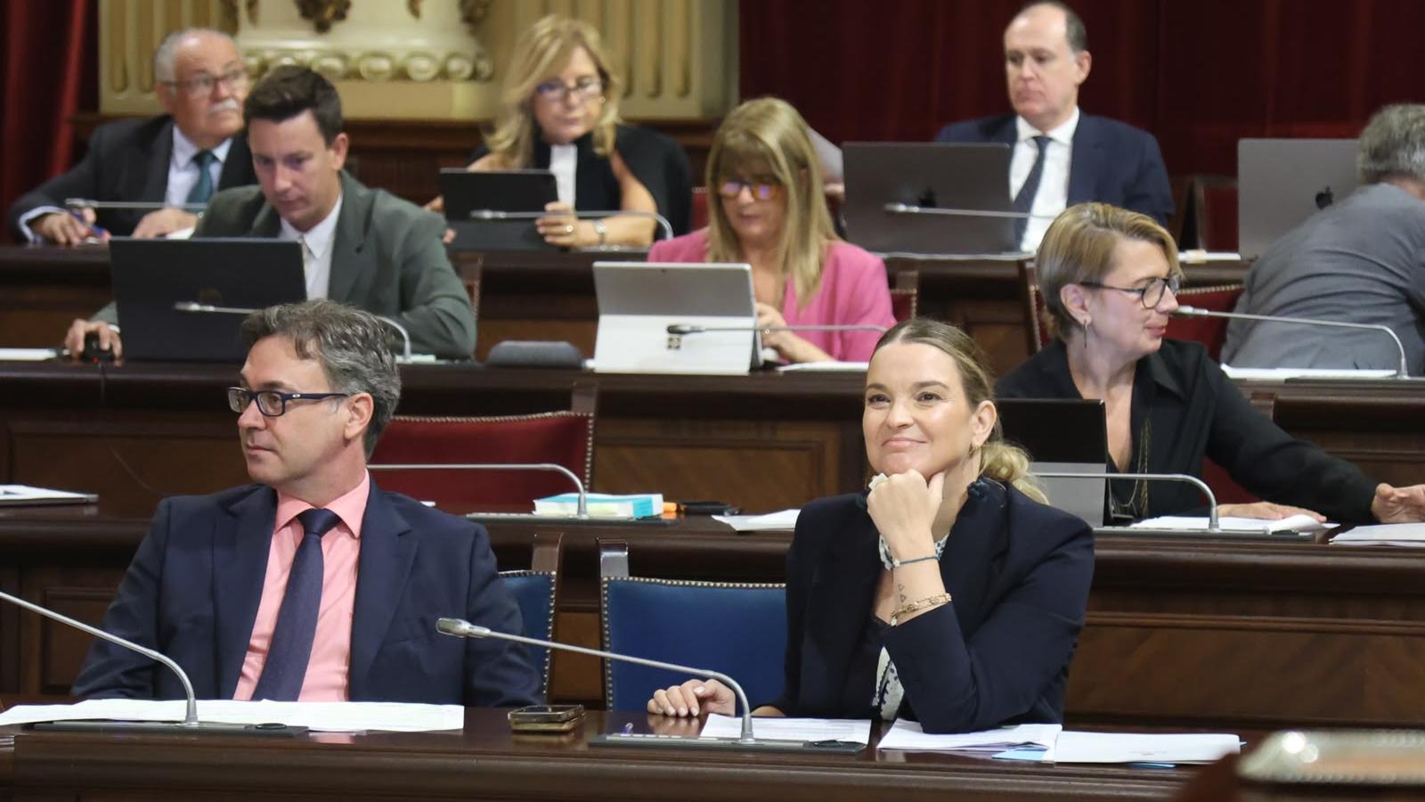 Antoni Costa and Marga Prohens this morning at the Parliament
