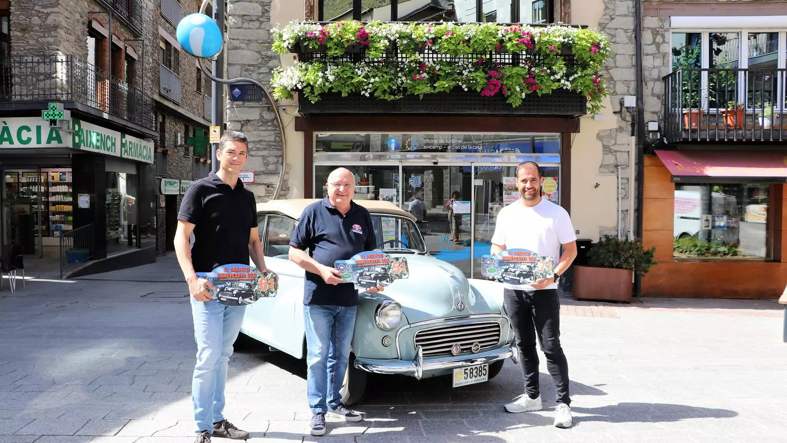 Presentació de la 9a edició de la concentració internacional de vehicles antics 'Week end dels 60's'.