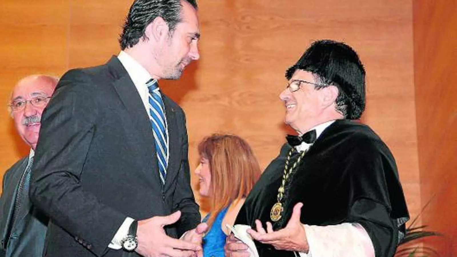 José Ramón Bauzá ja té el primer enfrontament obert amb la UIB que dirigeix Llorenç Huguet, vinculat igualment a posicions conservadores.