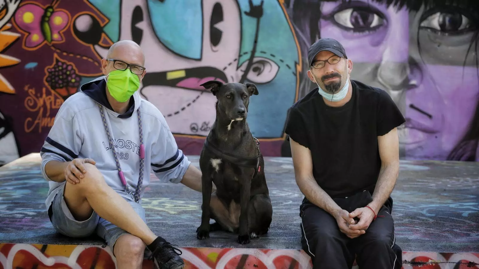 En Max i en Giorgio, dos dels membres del grup de sensesostres que busquen una nova llar