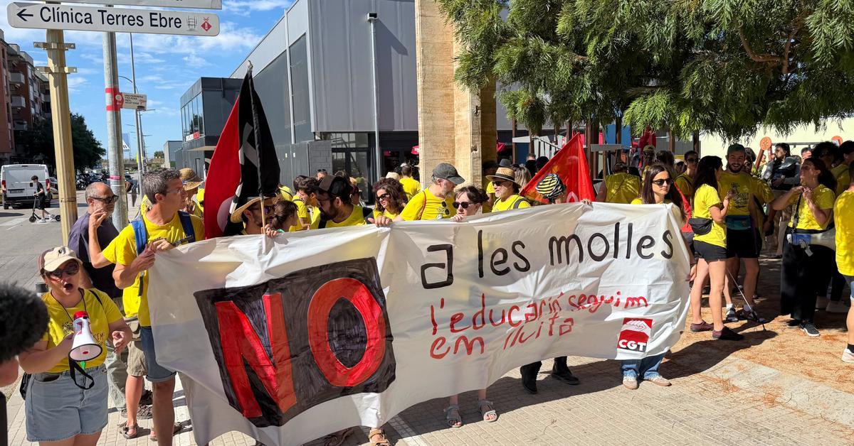 Els docents de l'Ebre tornen a sortir als carrers de Tortosa per oposar-se a l'acord amb Educació
