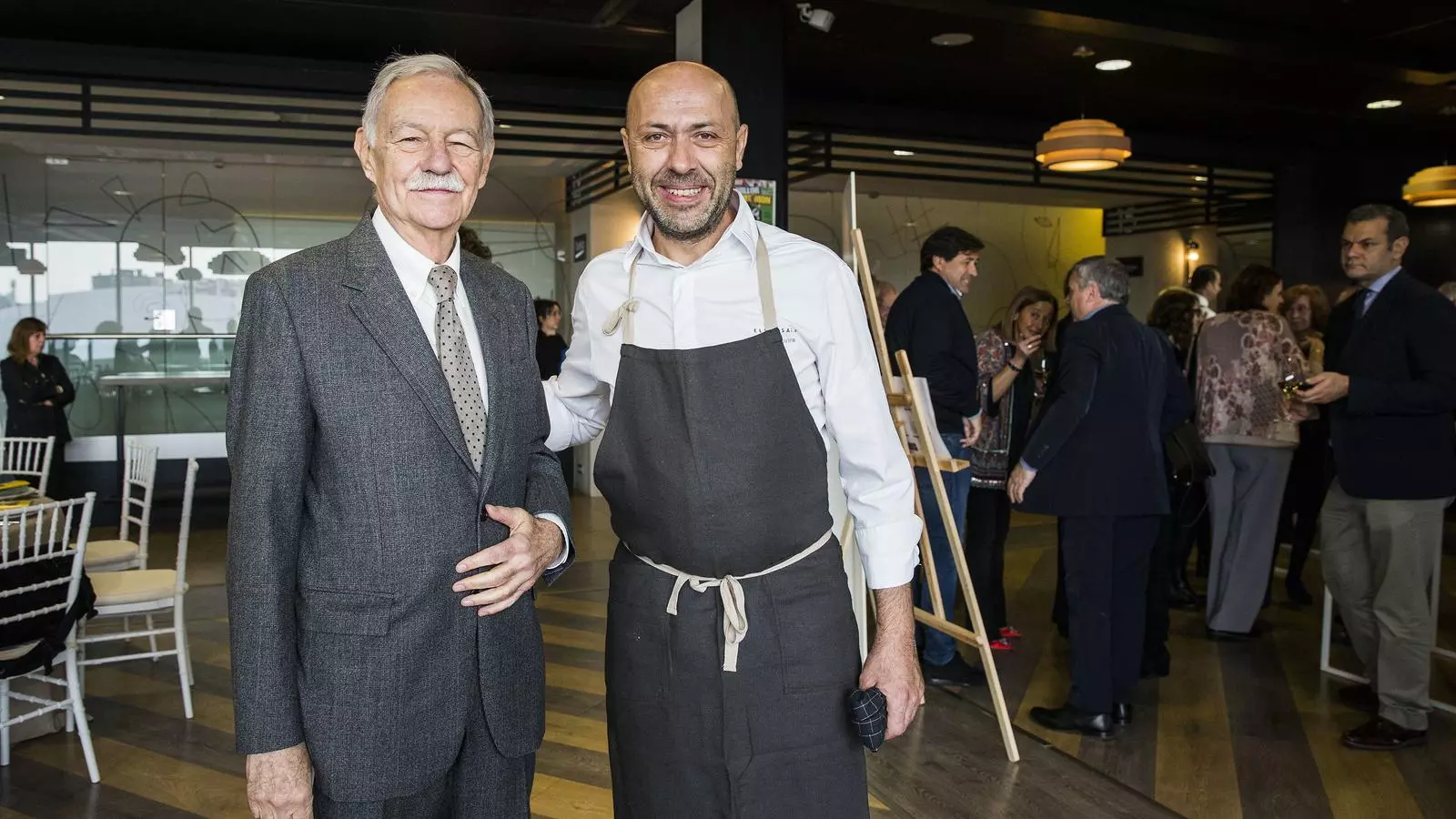 Eduardo Mendoza, amic de Montalbán, i el xef Oriol Rovira