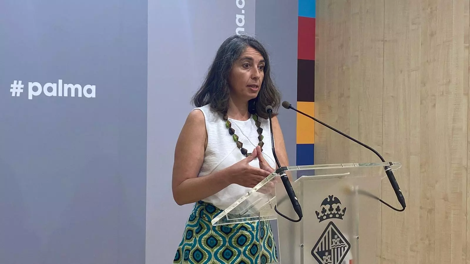 La regidora durant una roda de premsa.