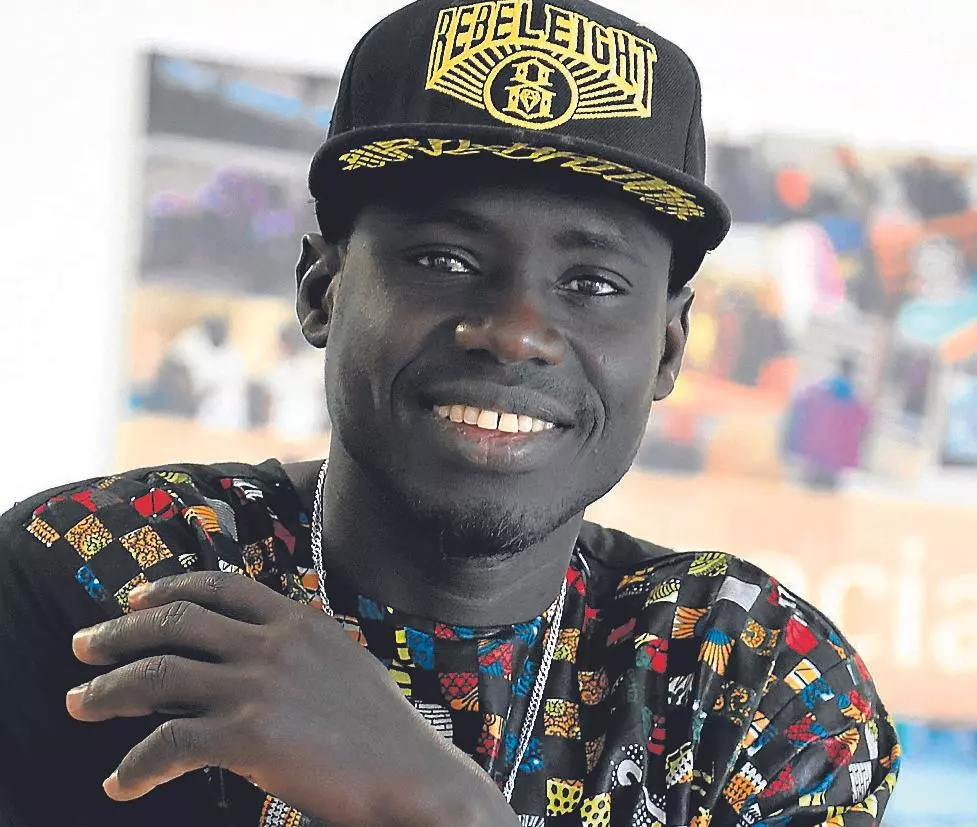 Mamadou Ndeye a l'Associació Pa i Mel de sa Pobla.