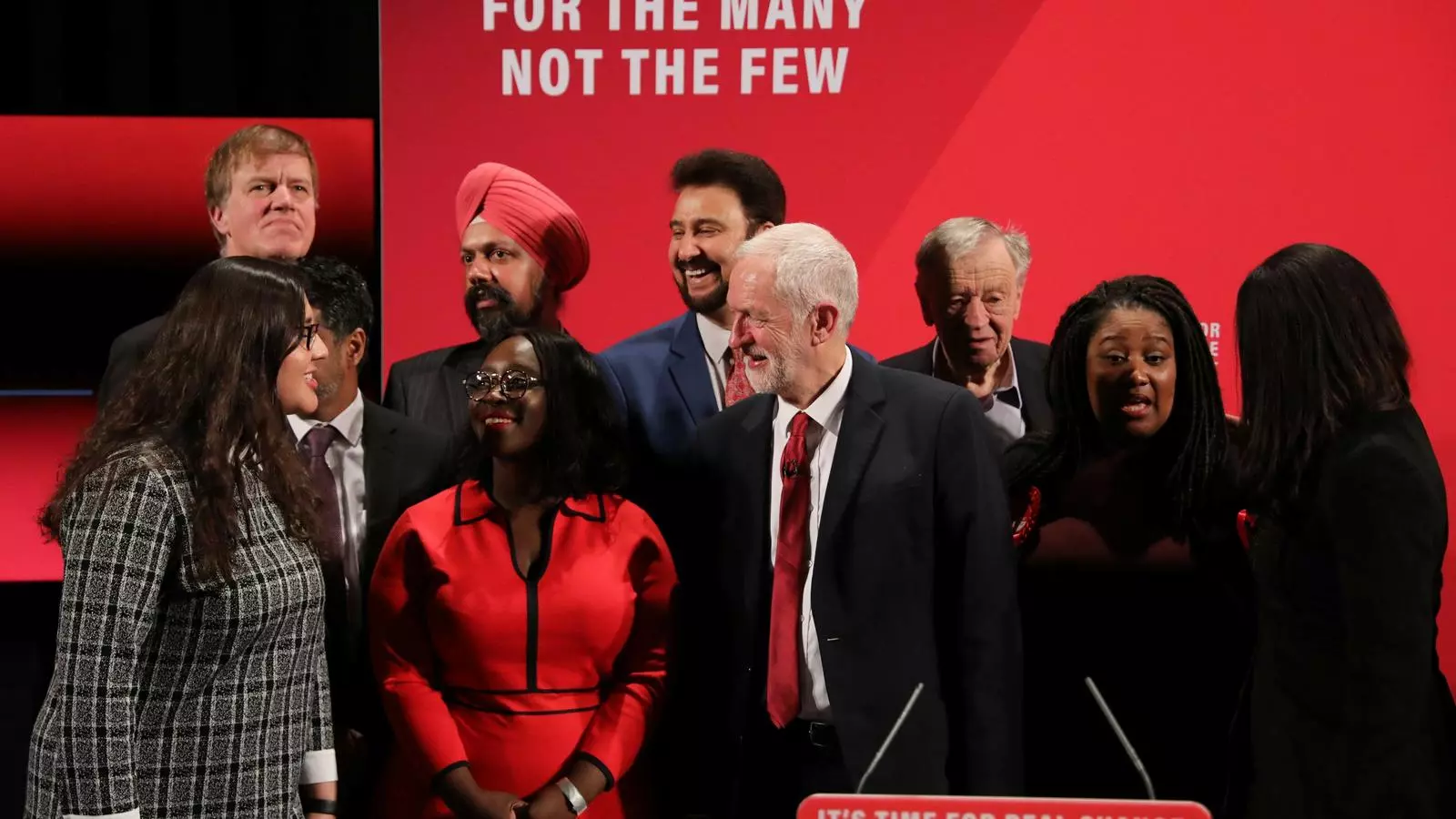 Corbyn, al centre, en el llançament, aquest dimart, del manifest laborista pel respecte a les races i la fe