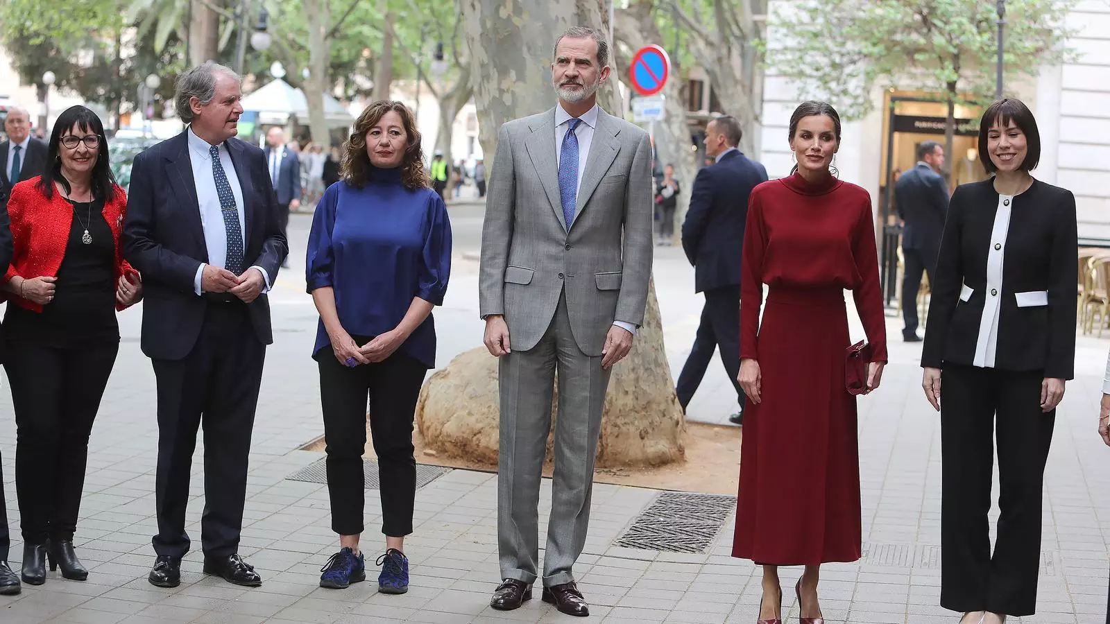 Els monarques, juntament amb la presidenta del Govern i la ministra de Ciència i Innovació