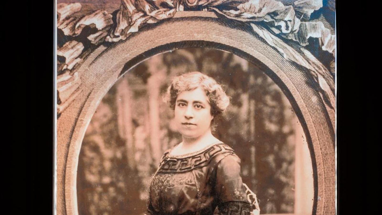 La escritora Caterina Albert.
