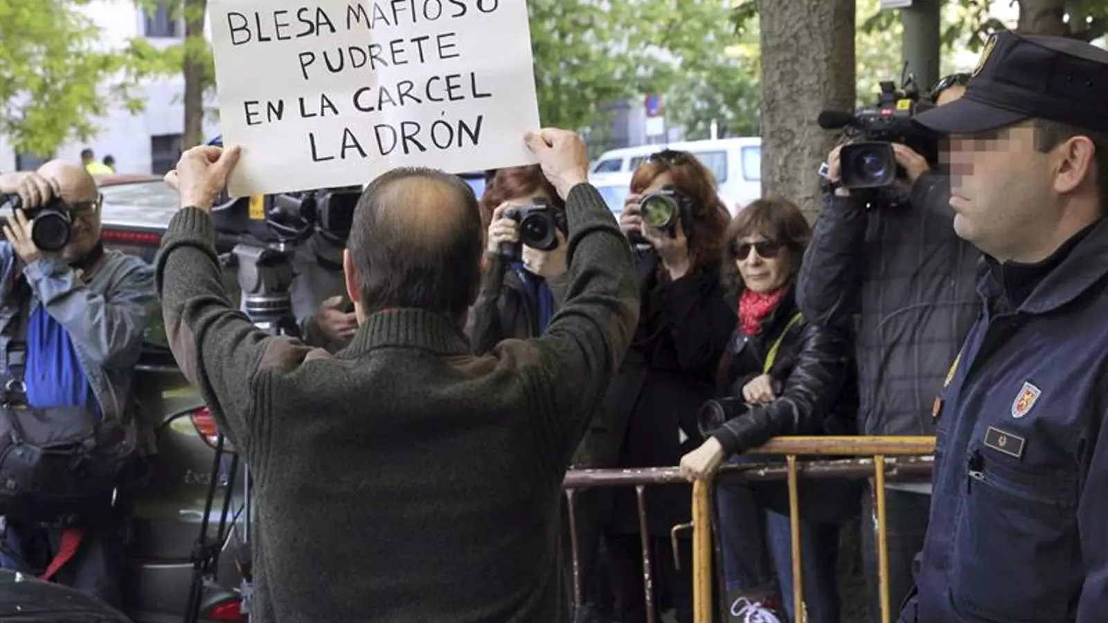 Protestes a les portes del Tribunal Superior de Justícia de Madrid. EFE