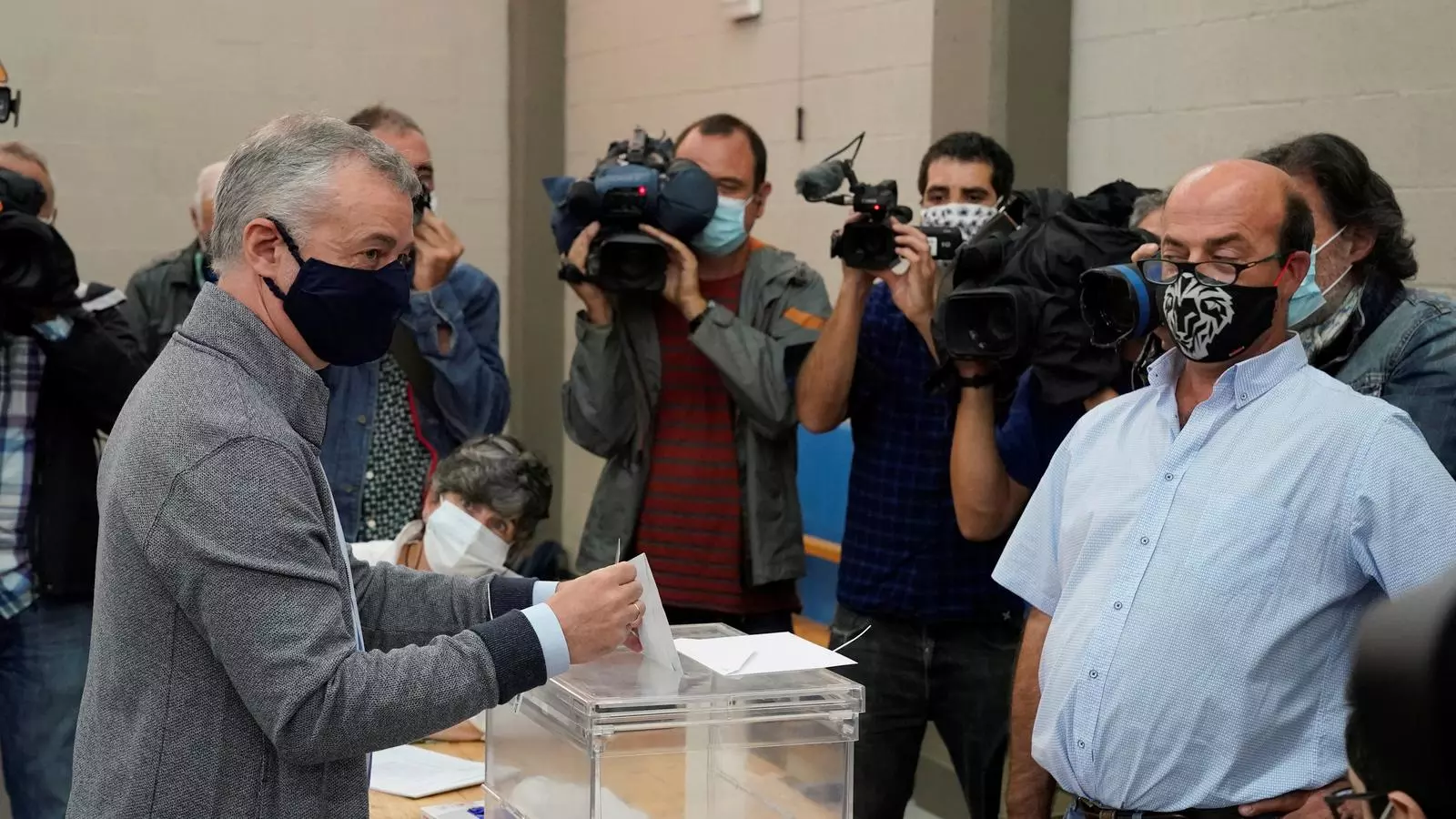 Iñigo Urkullu, votant a Durango