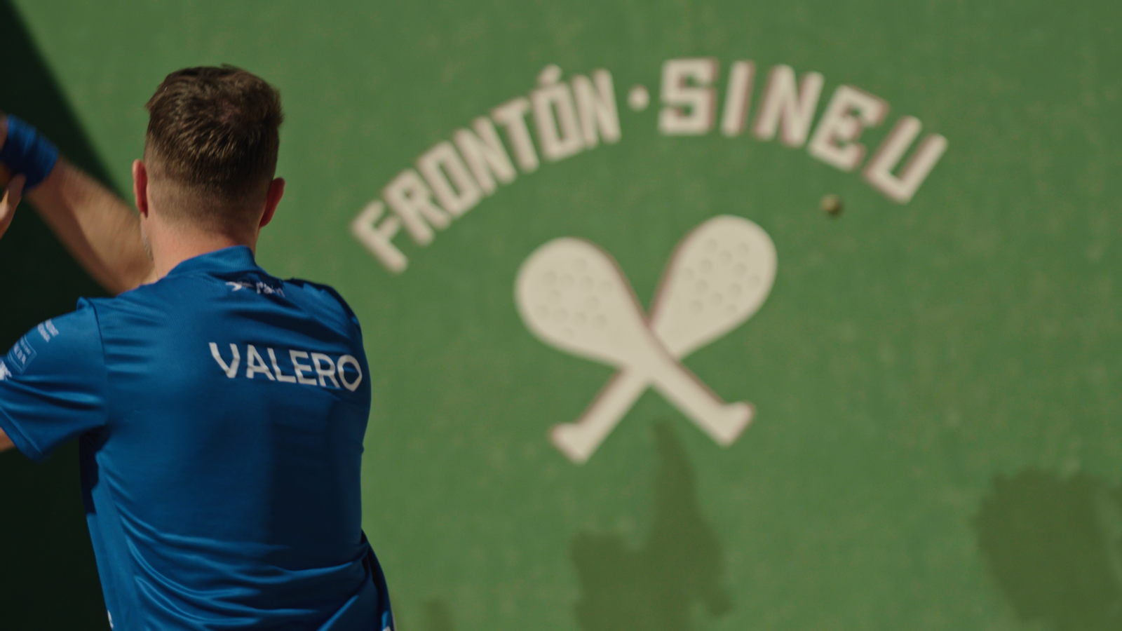 Una partida de Pelota vasca en el frontón de Sineu