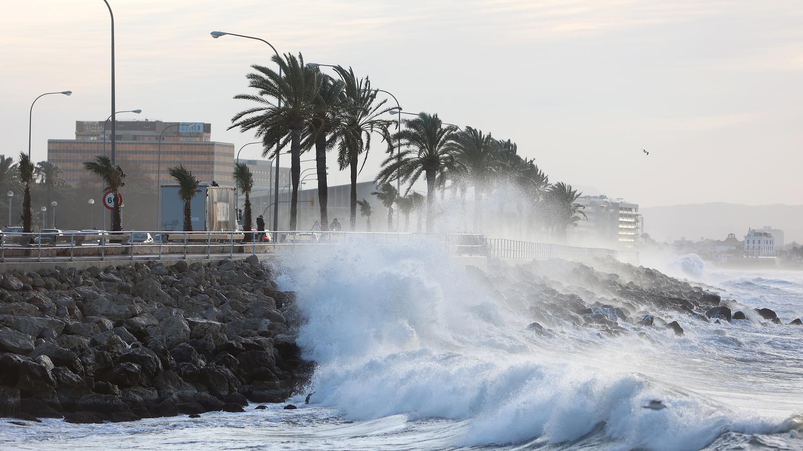 El fuerte viento provocará ondas de hasta dos metros