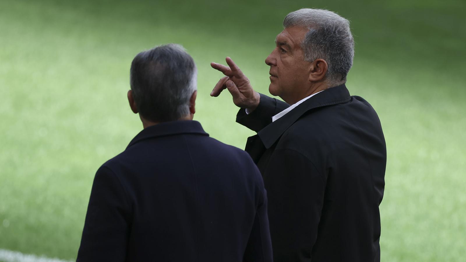 Joan Laporta, conversando con Rafael Yuste