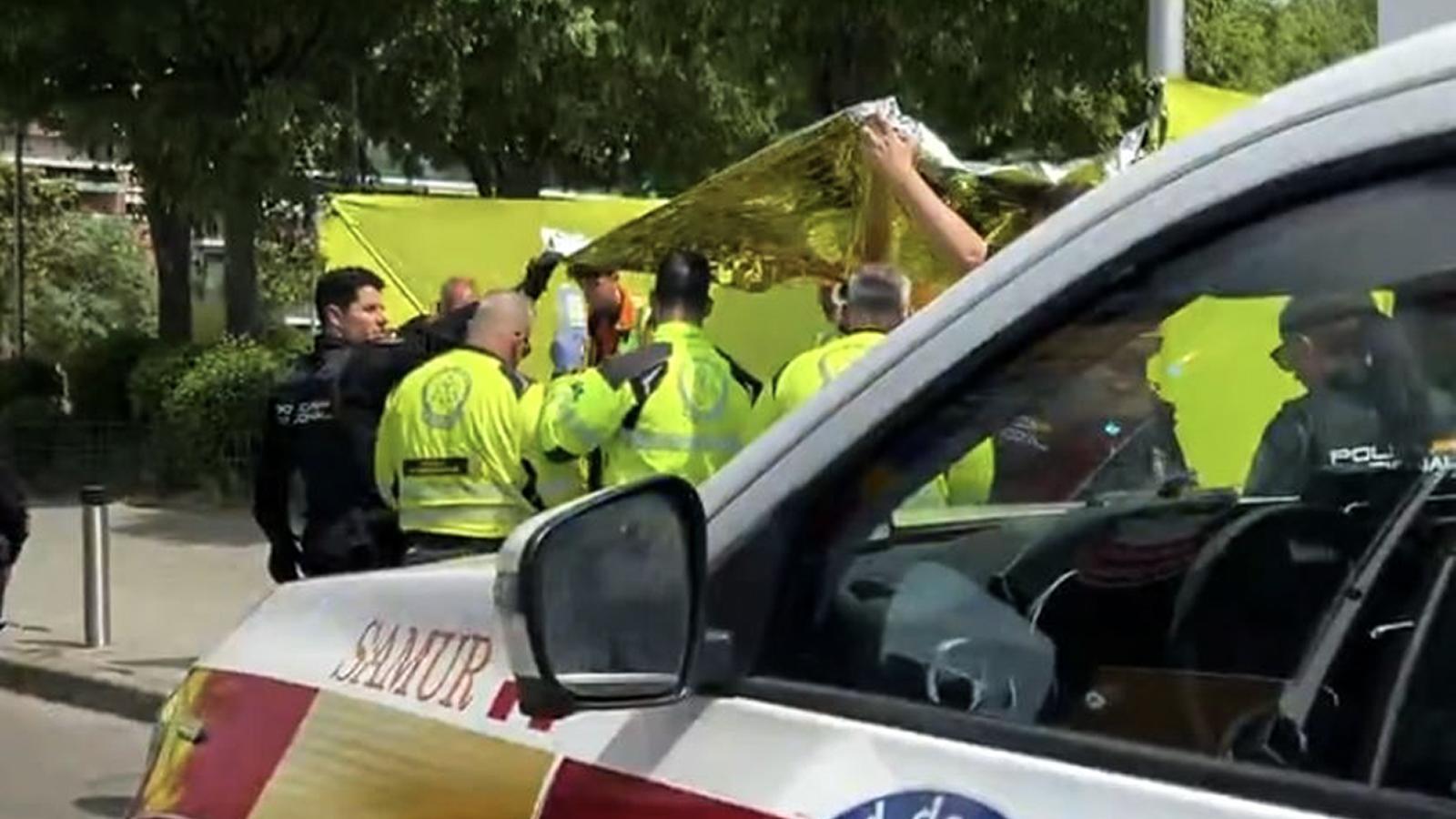 {
  "ops": [
    {
      "insert": "Matan a puñaladas a un menor de 17 años en medio de la calle en Madrid\n"
    }
  ]
}