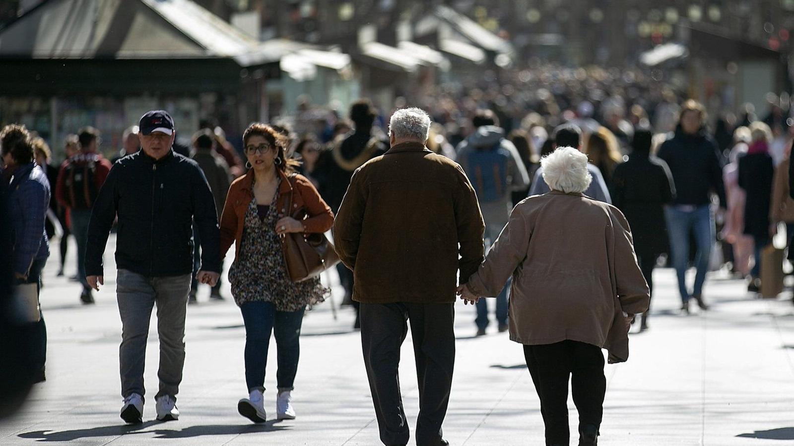 Citizens strolling along Barcelona's La Rambla in a file photo. PERE TORDERA