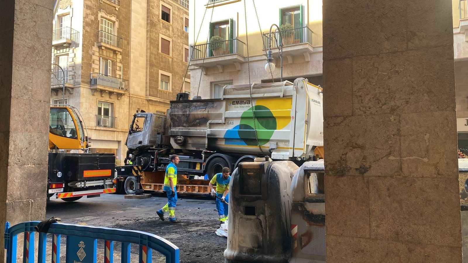 El camió d'Emaya incendiant a Palma