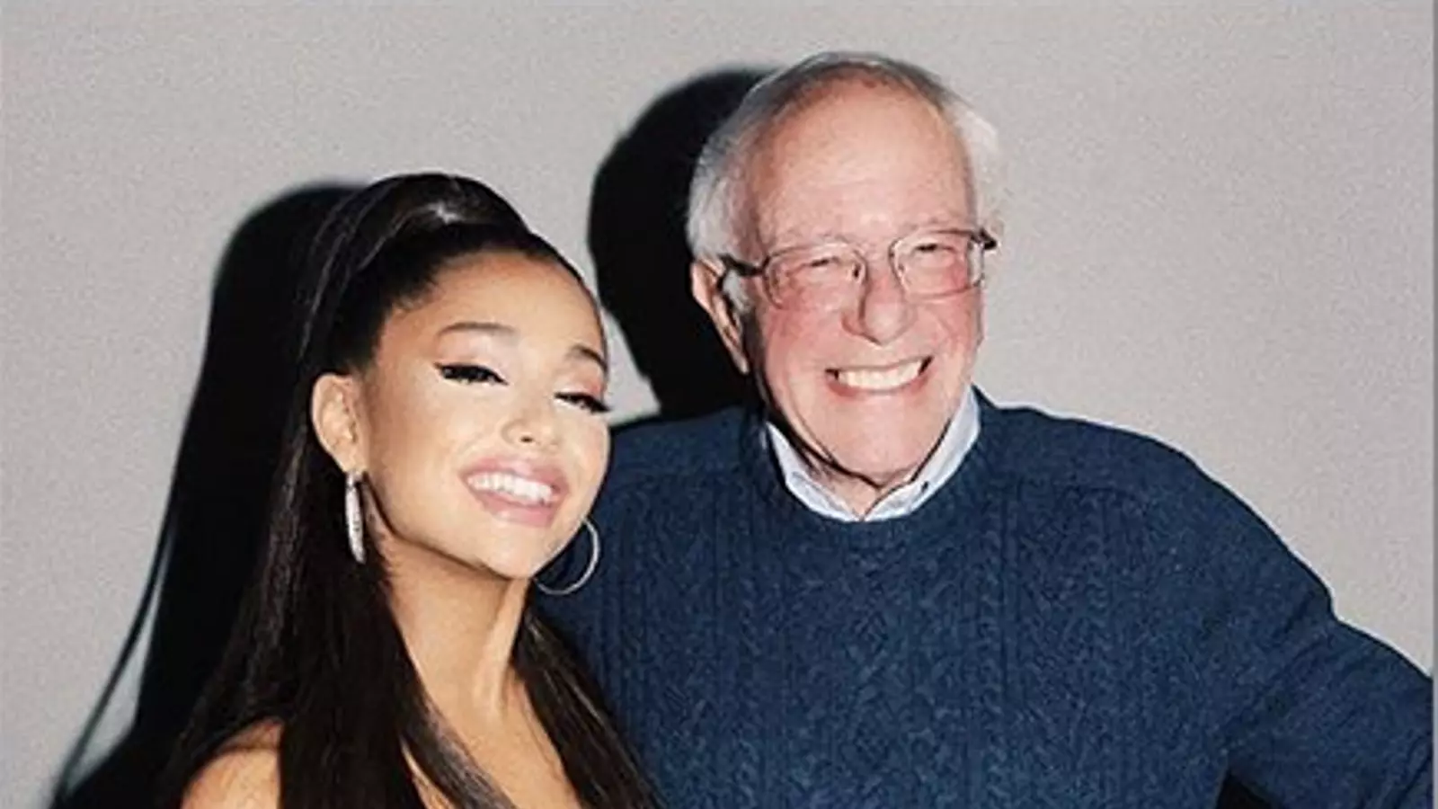 Ariana GRande amb Bernie Sanders