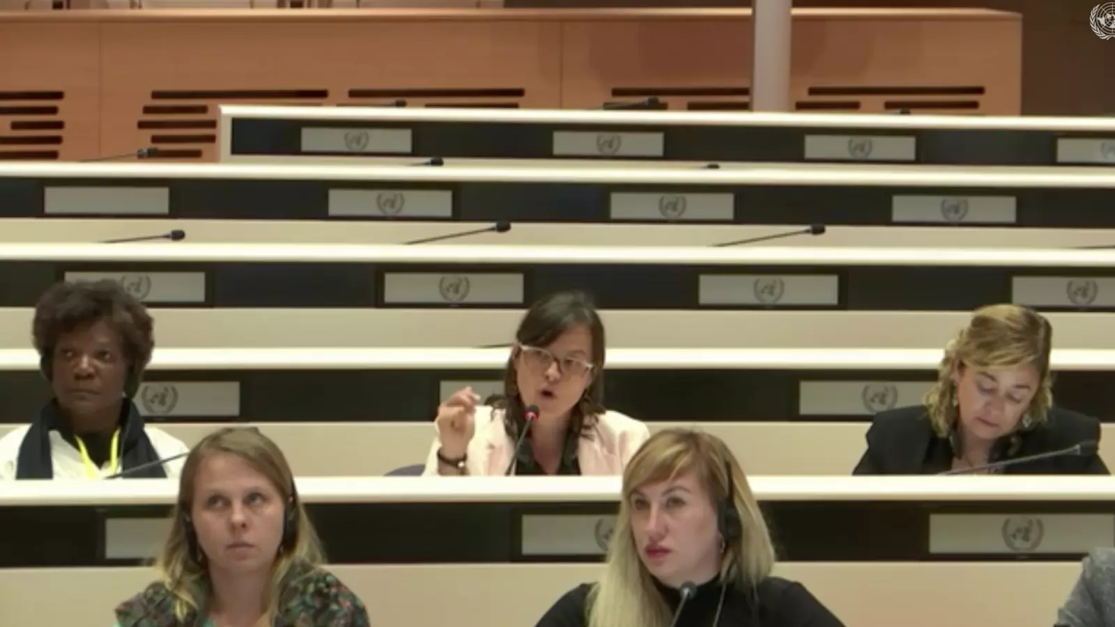 La presidenta d'Stop Violències, Vanessa M. Cortés, i l'advocada de l'Associació, Elisabet Zoppeti, durant la intervenció en la 74a sessió sobre l'eliminació de les discriminacions envers les dones. / ONU