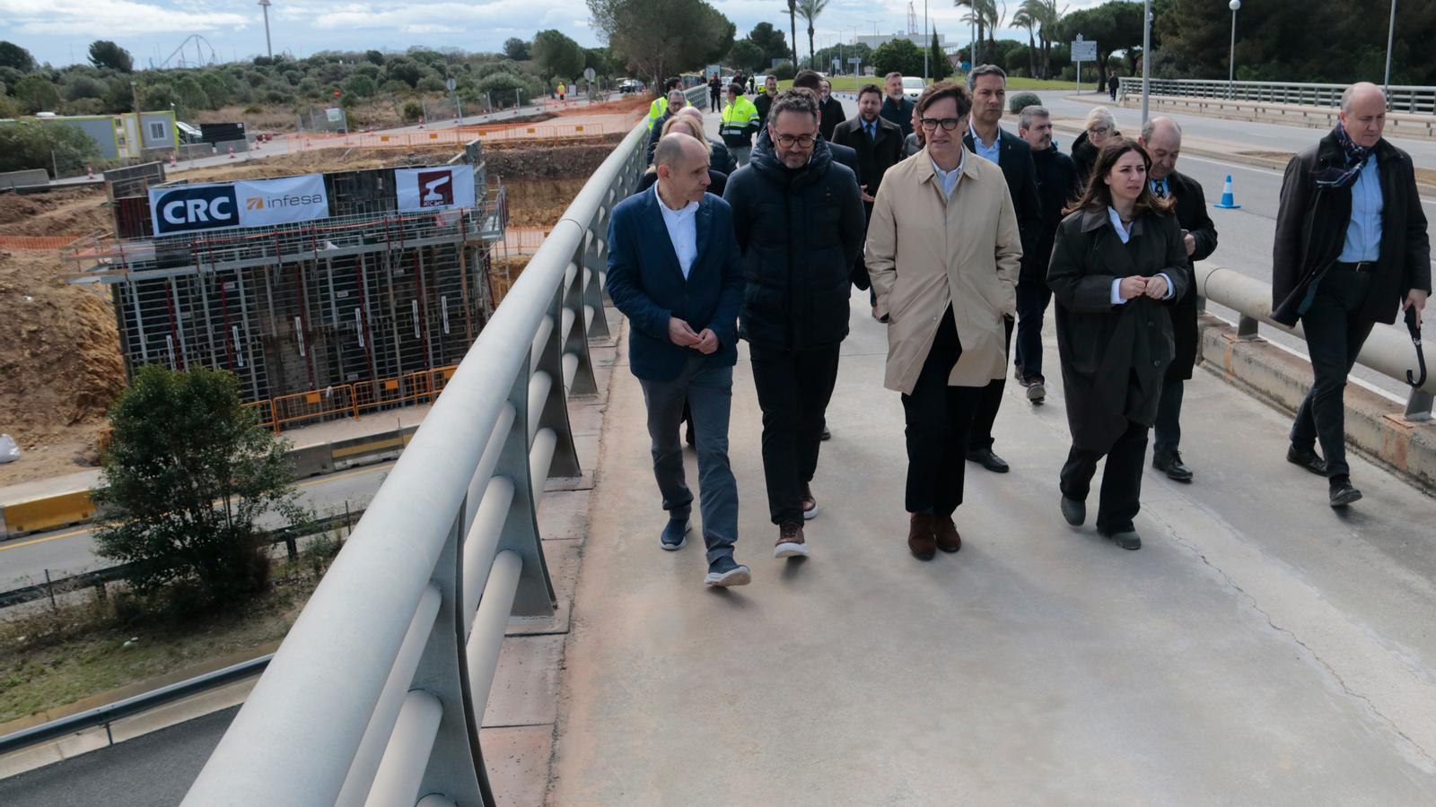 El presidente Isla y el resto de autoridades, durante su visita a las obras