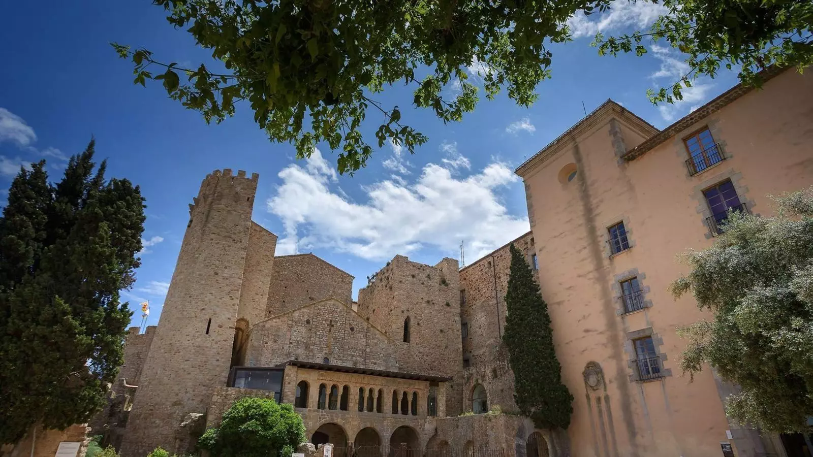 El monestir de Sant Feliu de Guíxols acull l’Espai Thyssen i el Museu d’Història - Espai Metge Rural.