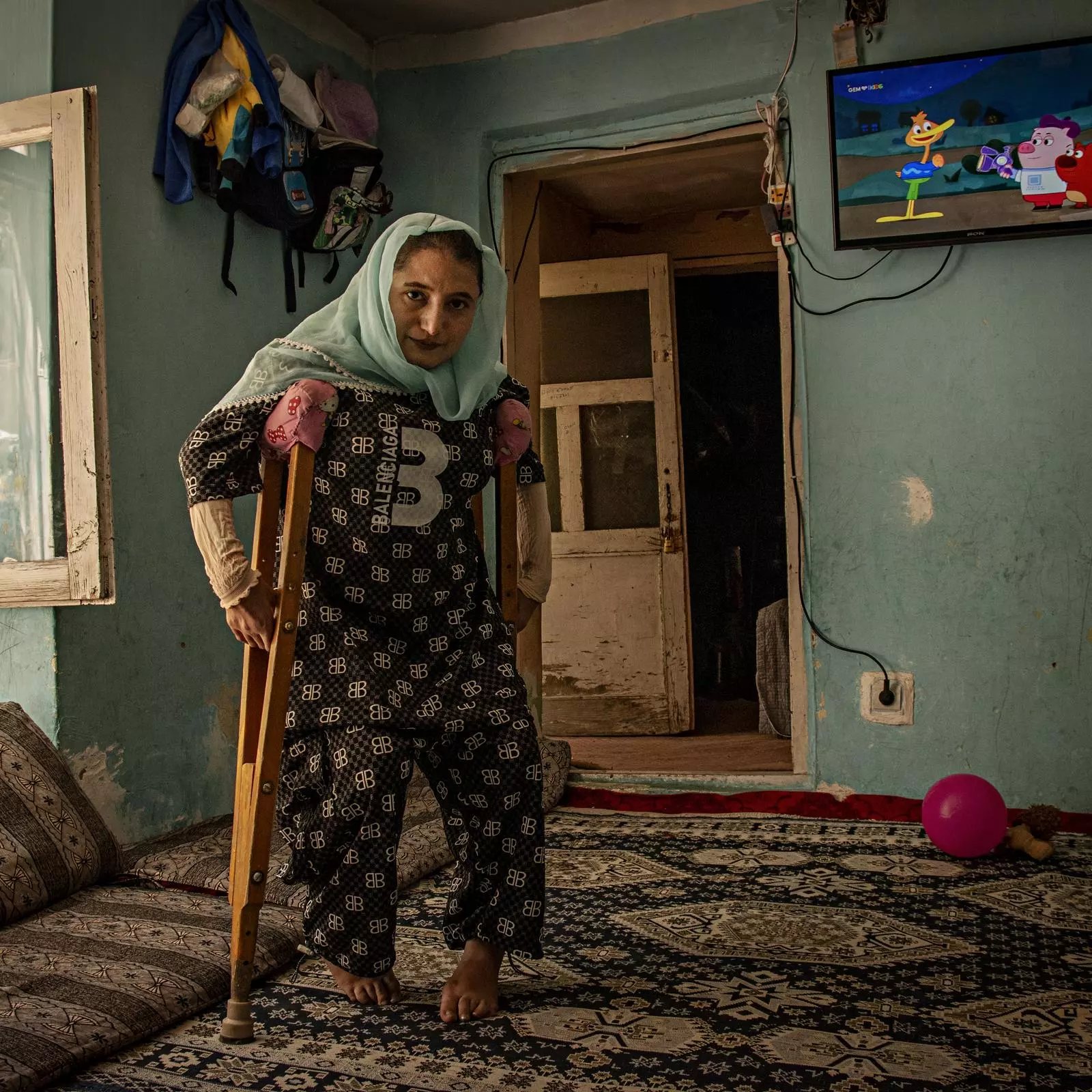 Fauzia, en la casa donde vive en Kabul con su hermana y su familia.