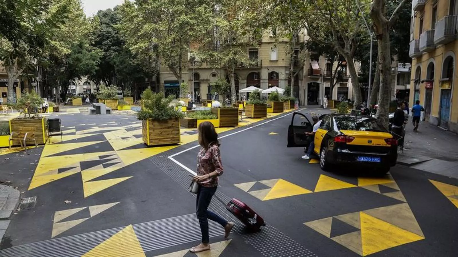 Imatge d'una cruïlla de la superilla de Sant Antoni, a Barcelona.