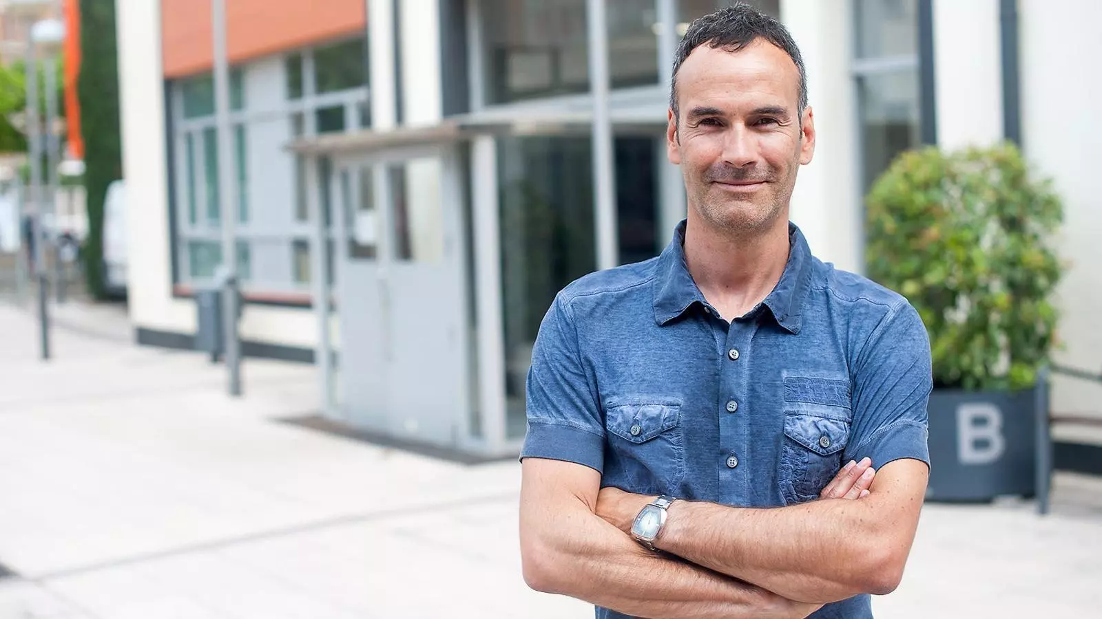 Eduard Ramírez Degà de la Facultat d’educació “Hem reforçat els projectes internacionals i n’hem afegit de nous” Un nou programa de Mentoratge i Identitat Docent convertirà en mentors els mestres