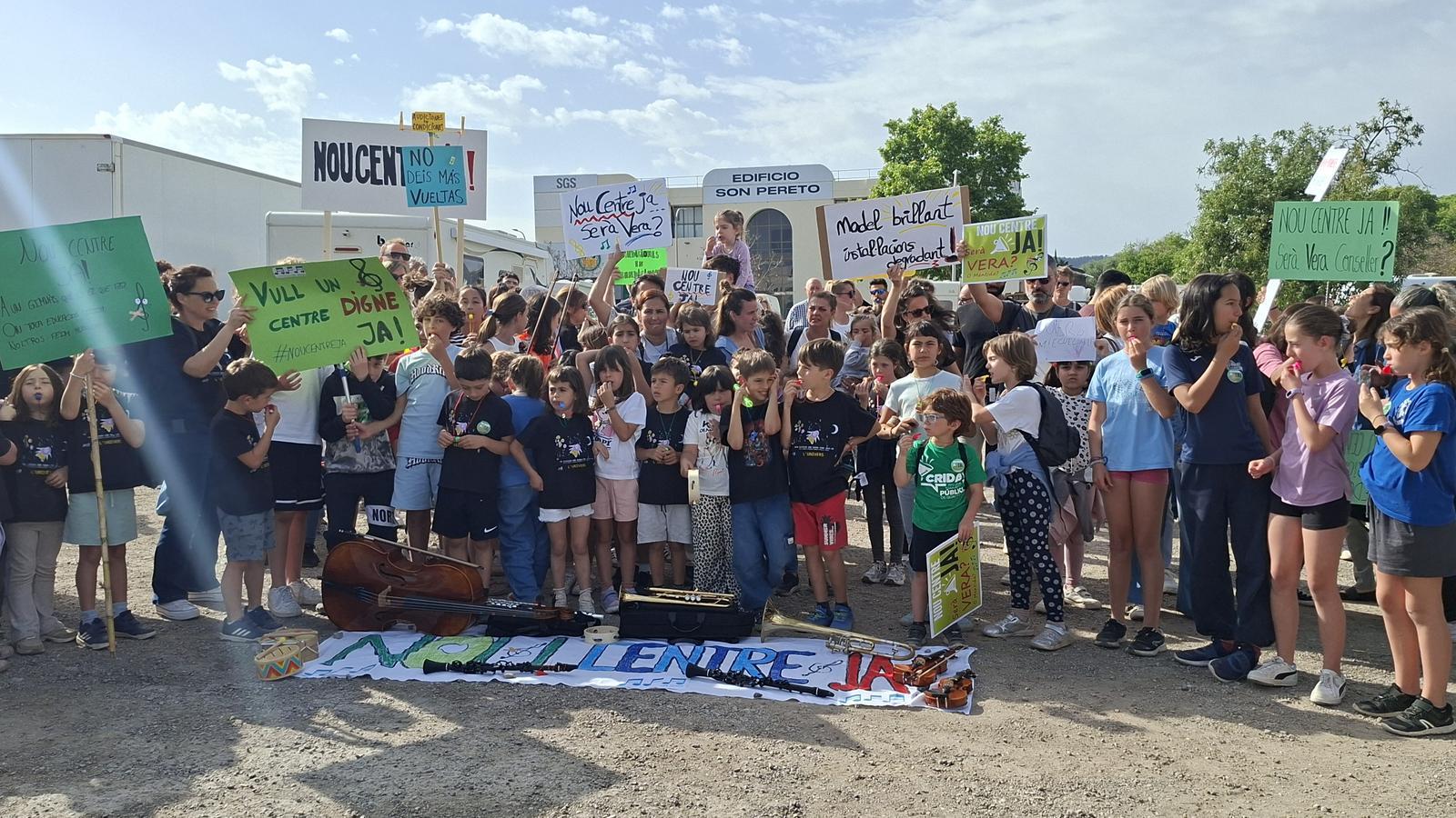 The families during the demonstration
