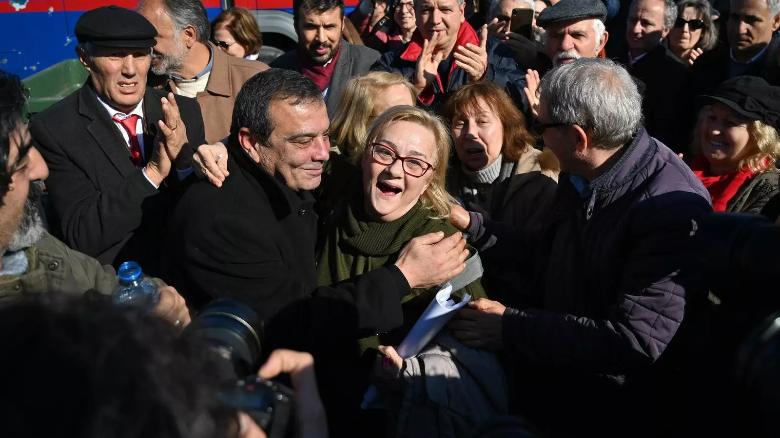 Els diputats i portaveus Mucella Yapici de la Plataforma Solidària Taksim