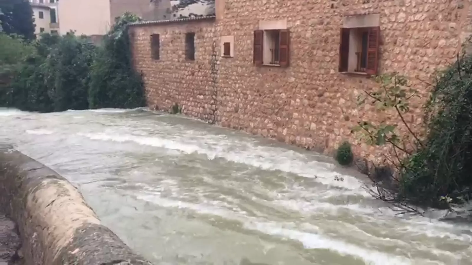 El torrent Major de Sóller s'ha desbordat aquest matí.