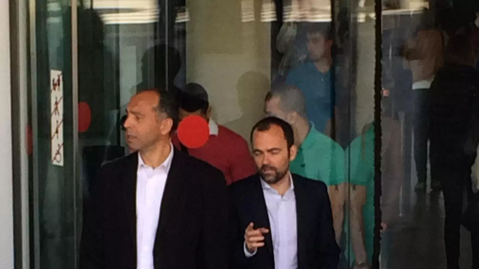 Shahe Ohannessian sortint de la Ciutat de la Justícia