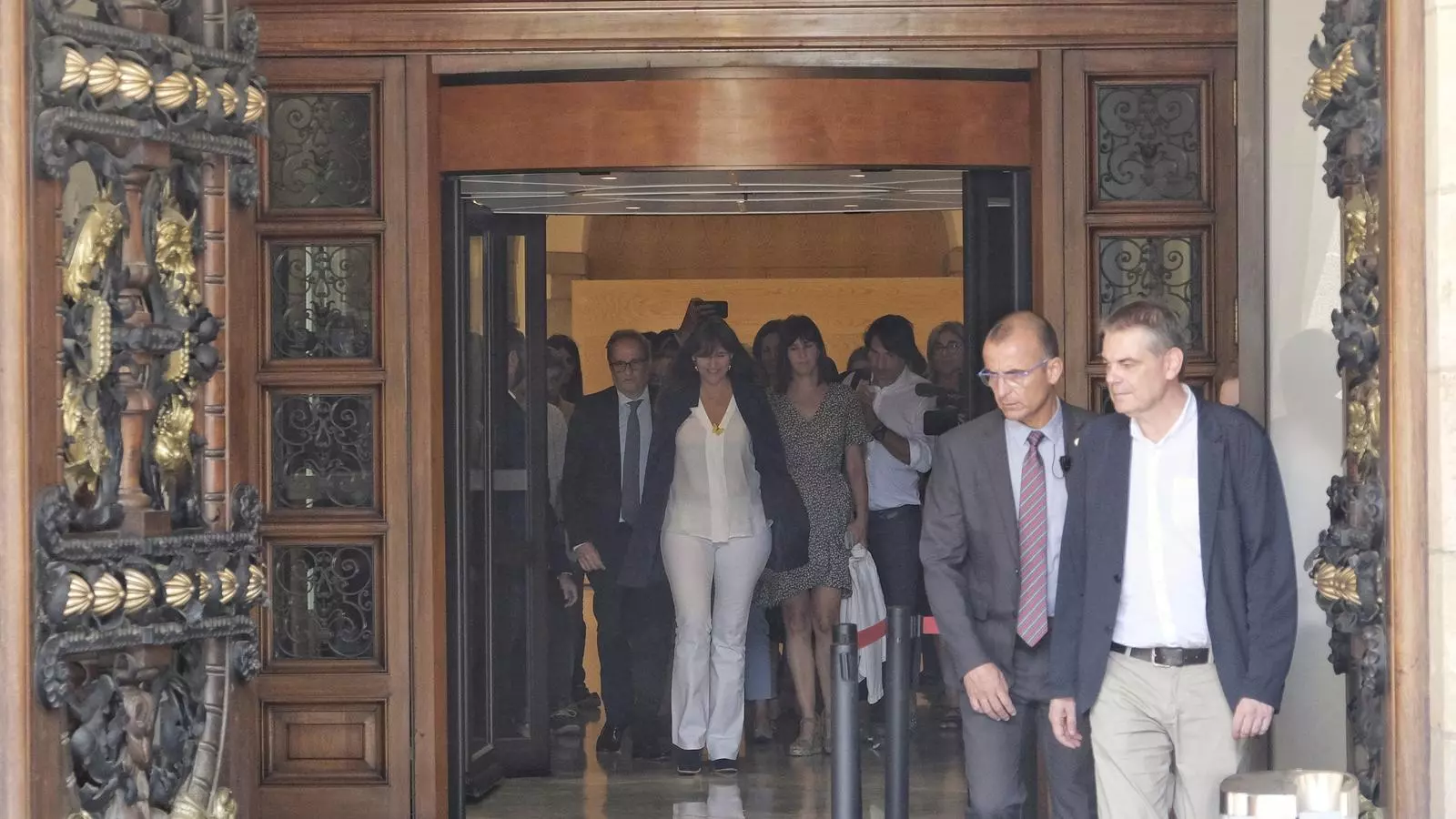 La presidenta del Parlament suspesa, Laura Borràs, sortint de la cambra catalana