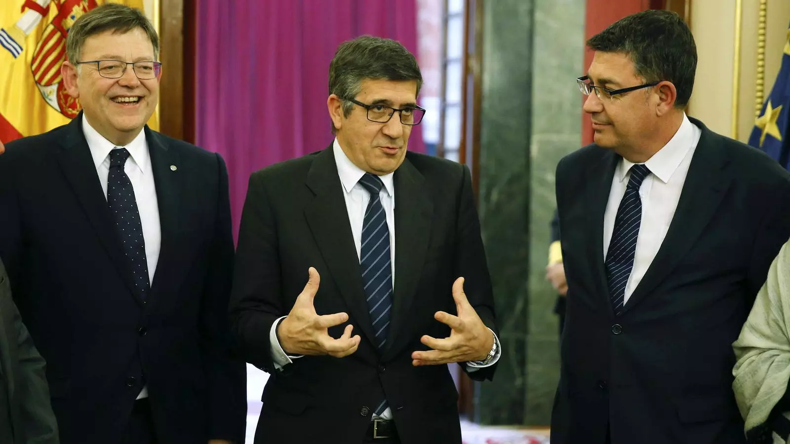 Els presidents del govern i del parlament valencià, Ximo Puig i Enric Morera, junt al president del Congrés, Patxi López.