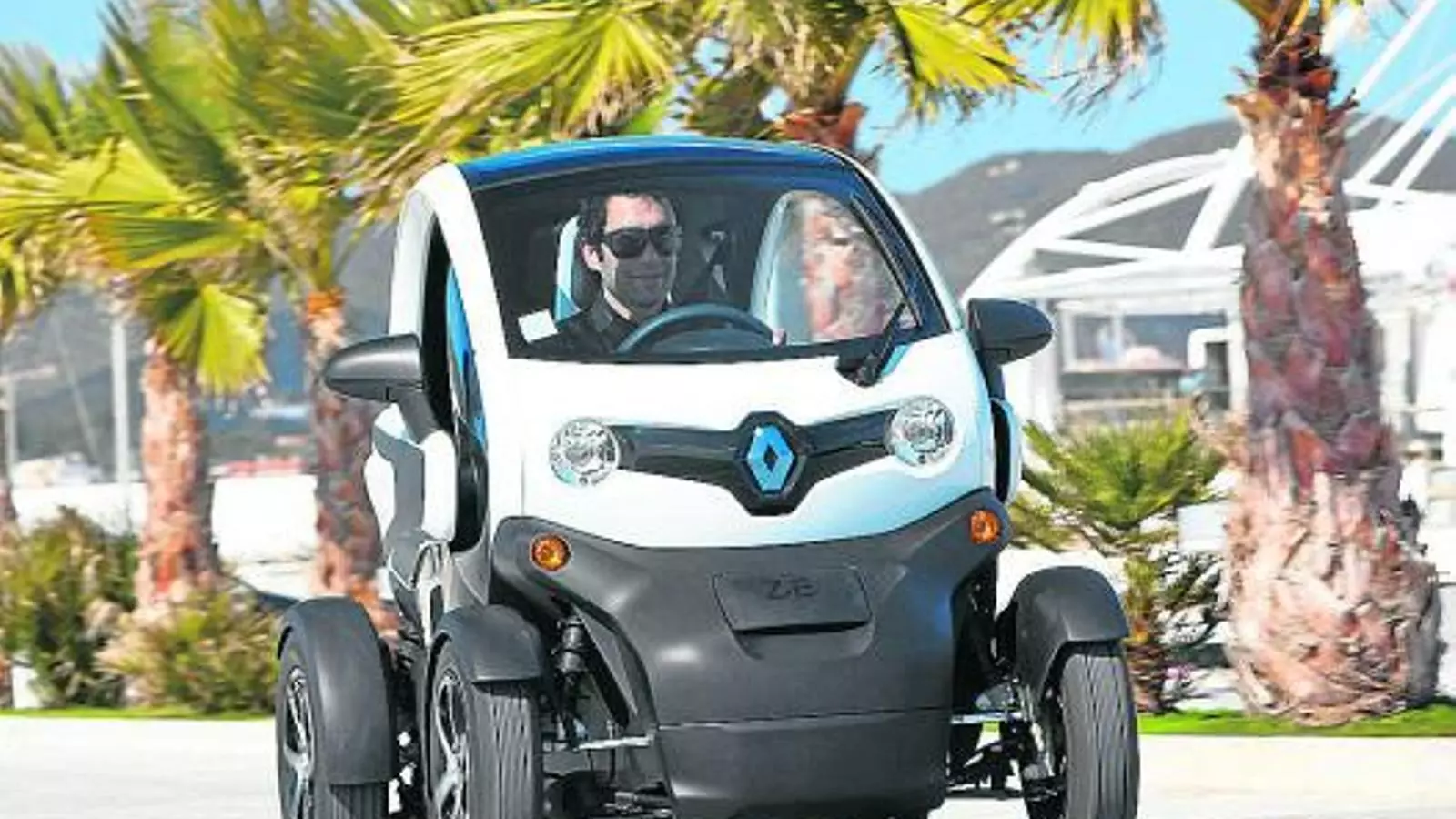 Renault Twizy: cotxe, moto o tot el contrari