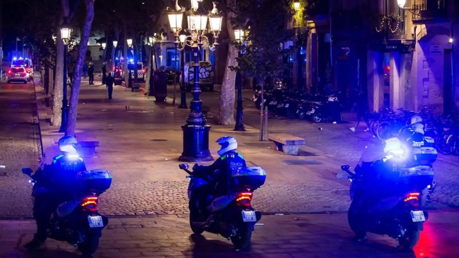 Un control nocturno de la Guardia Urbana de Barcelona.