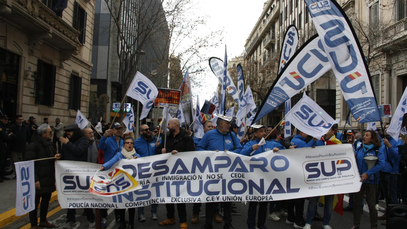 Protesters with a banner of the Unified Police Union.