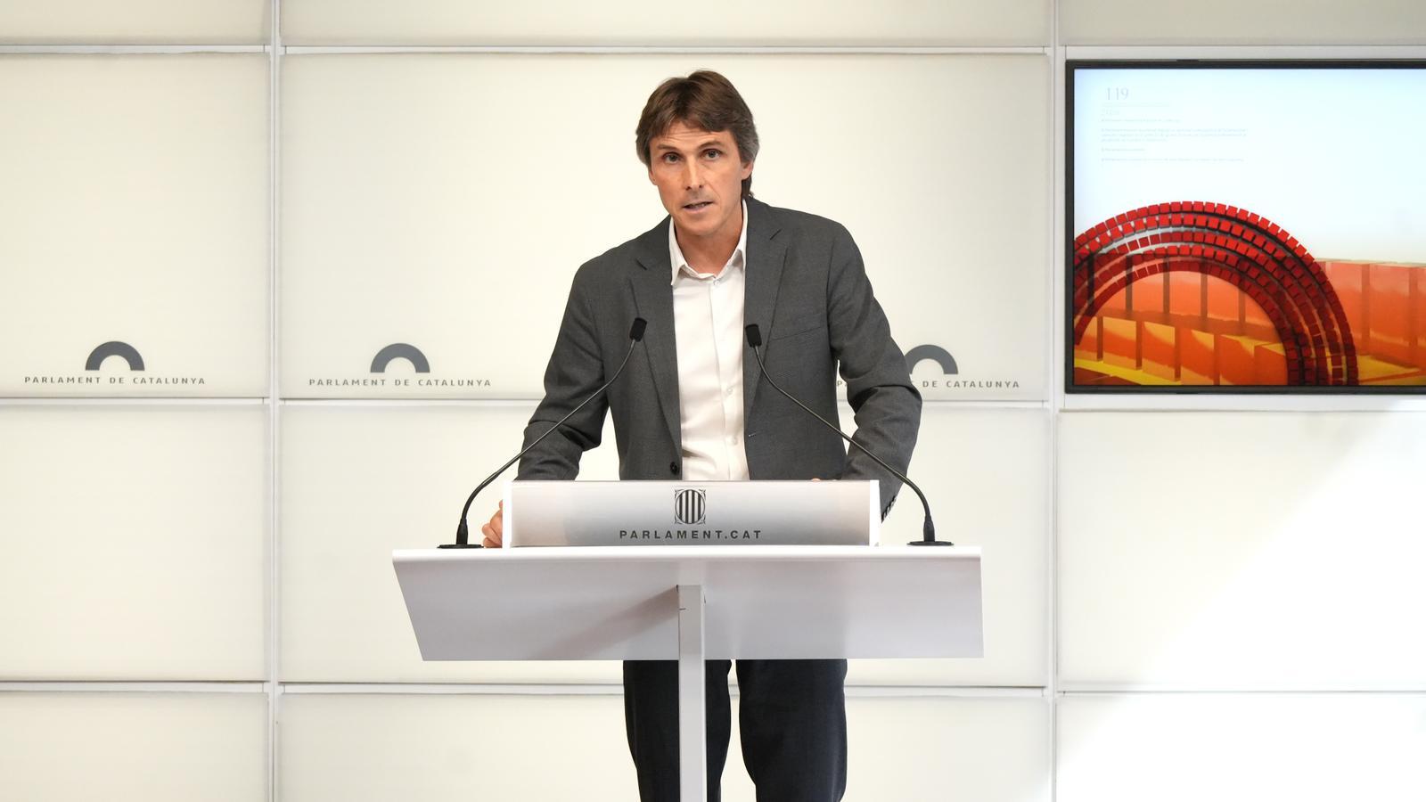 The spokesperson for Junts, Salvador Vergés, during this Tuesday's press conference