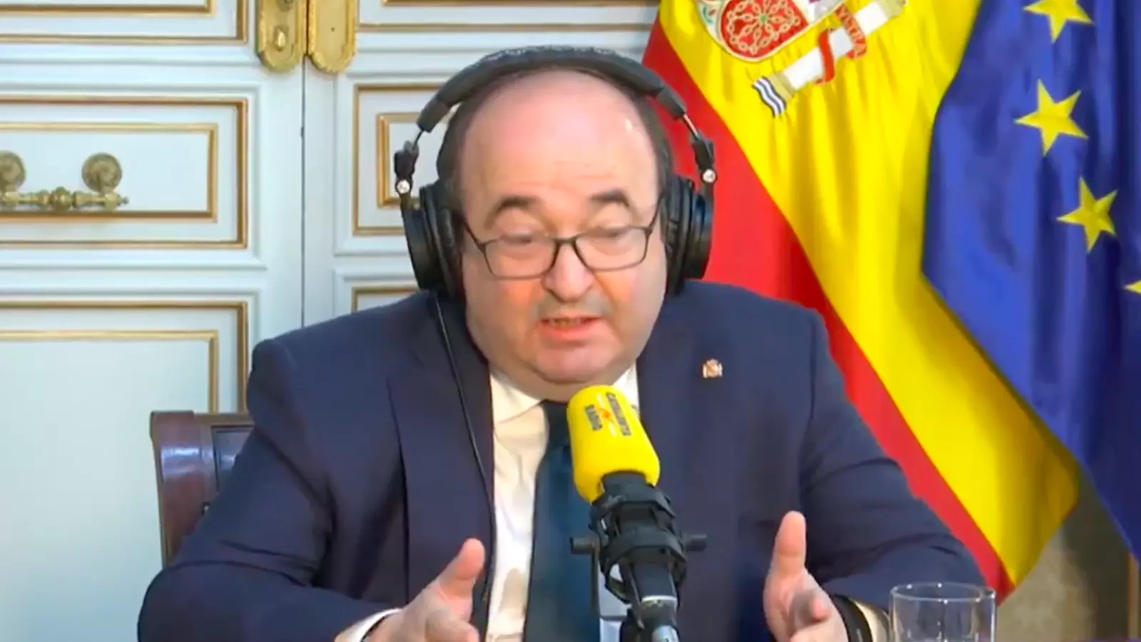 El ministro Miquel Iceta, durante la entrevista a Catalunya Ràdio