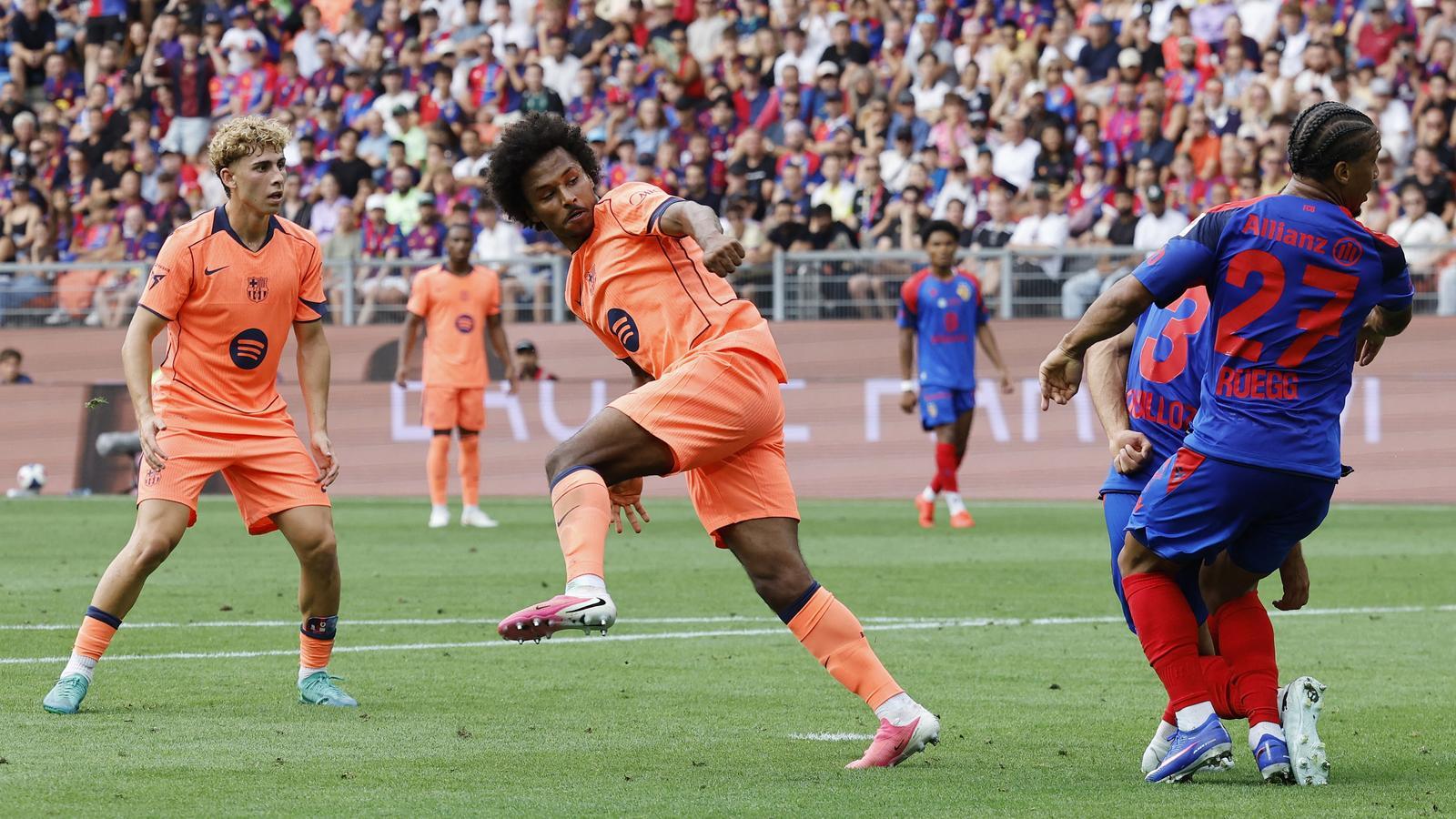 Karim Adeyemi, in the action of Barça's first goal in Basel