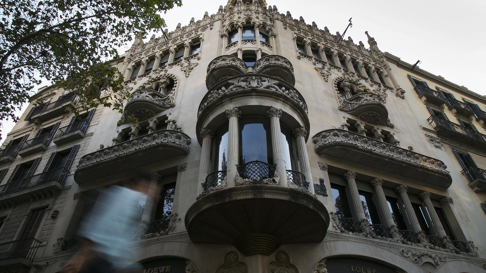 The facade of the Lleó i Morera house