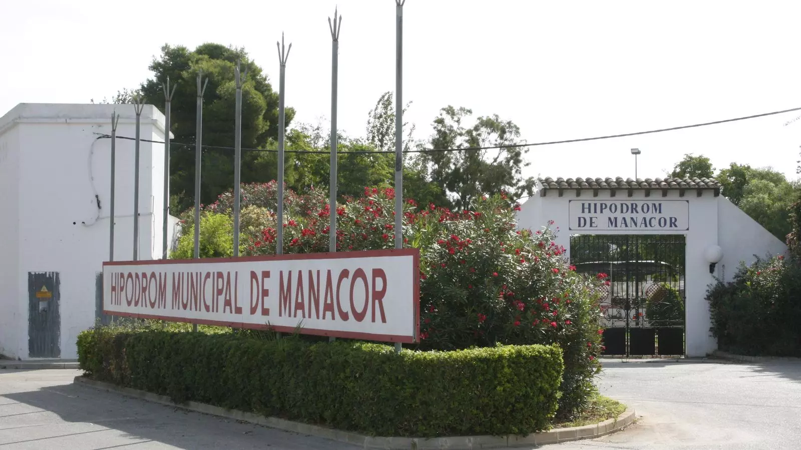 Entrada principal al recinte hípic de Manacor.