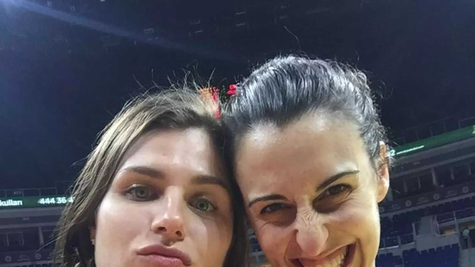 Alba Torrens, a la dreta