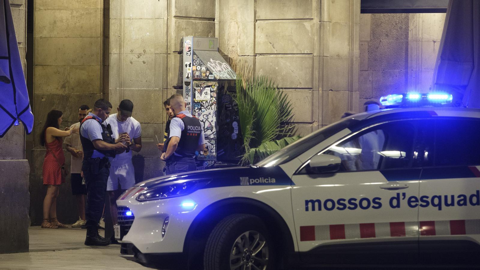 Un cotxe patrulla dels Mossos en una imatge d'arxiu.