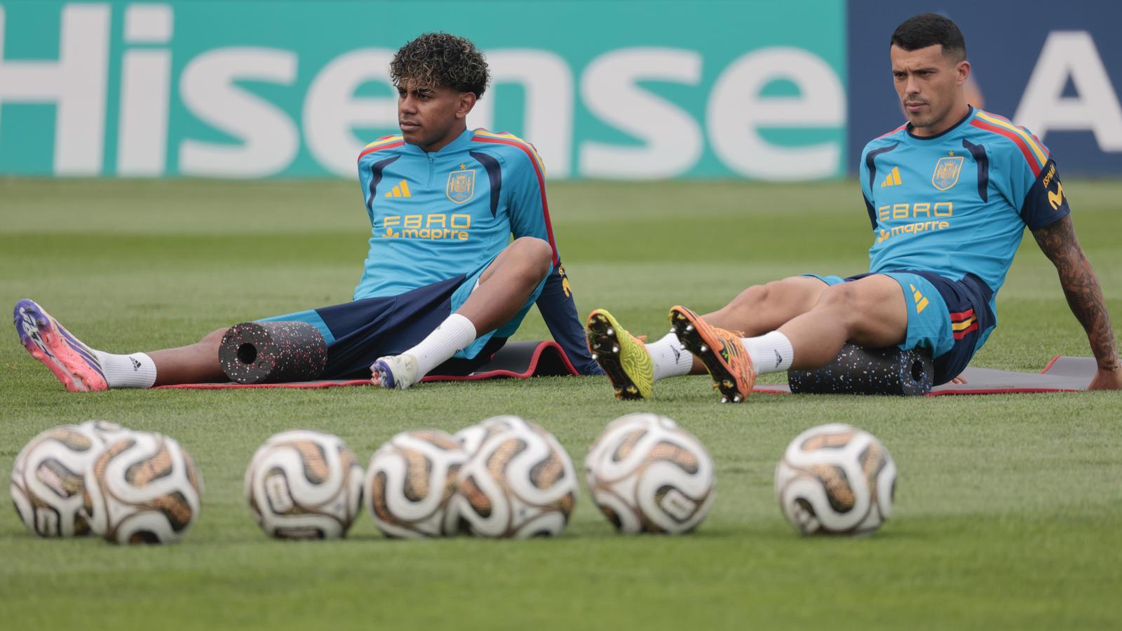 Imagen de archivo de Lamine Yamal y Pedro Porro en un entrenamiento de la selección española