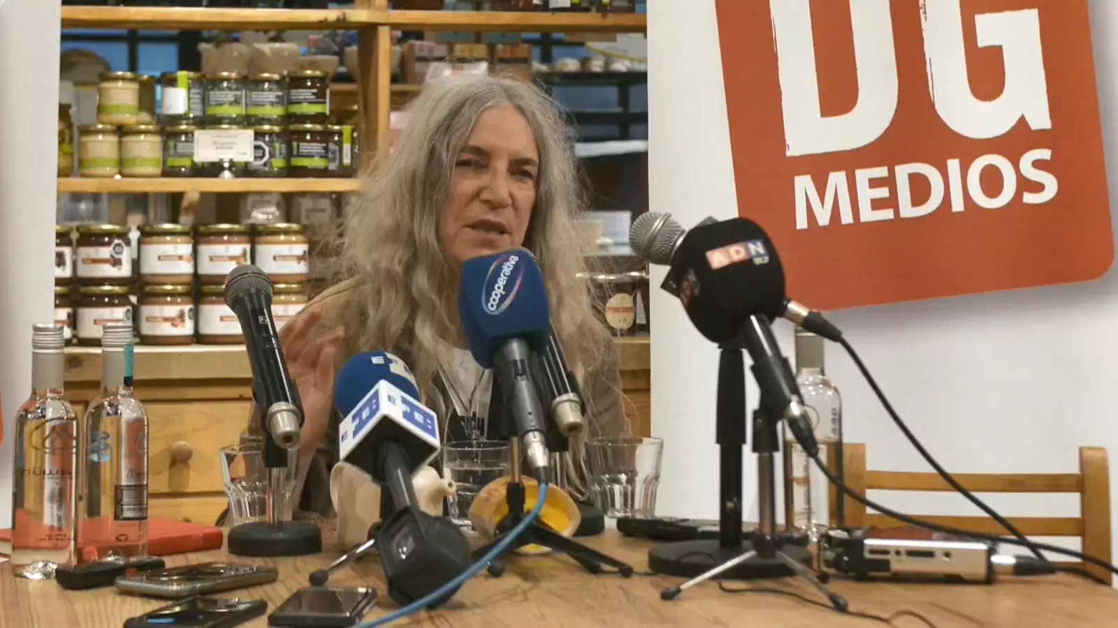 La cantant Patti Smith recolza als manifestants de Xile