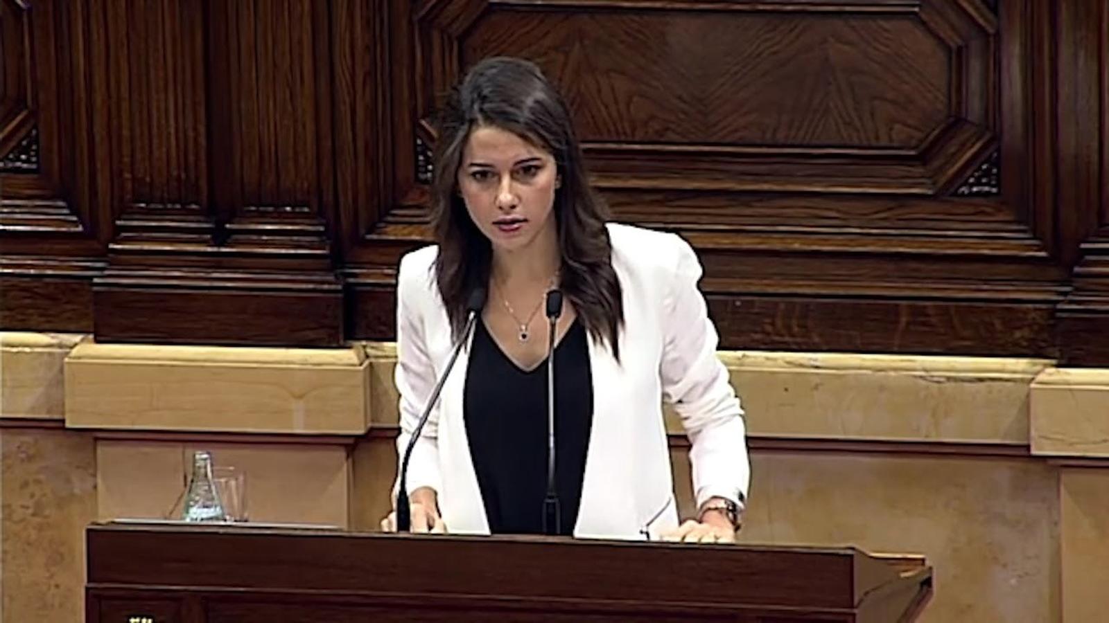Inés Arrimadas al Govern: "Baixin de la bicicleta estàtica i passegin per la realitat del carrer"