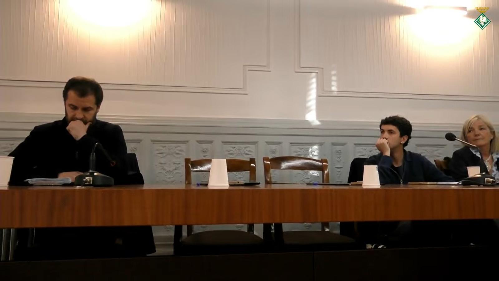 The two empty chairs of the PSC councillors at this Tuesday's plenary session