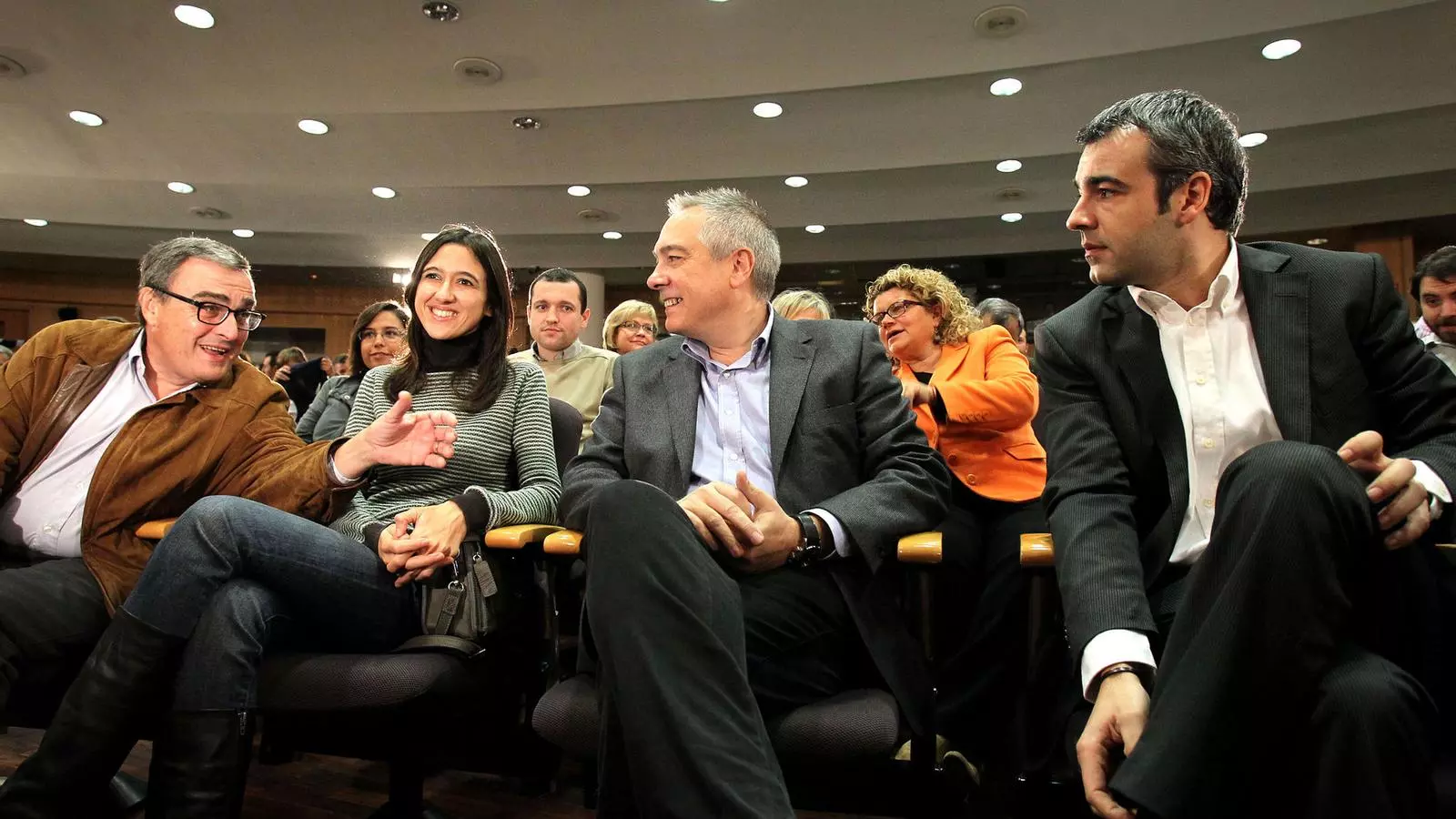 UN GIR A L'ESQUERRA Àngel Ros, Núria Parlon, Pere Navarro i Maurici Lucena ahir durant el consell nacional on es va aprovar el programa electoral del PSC.